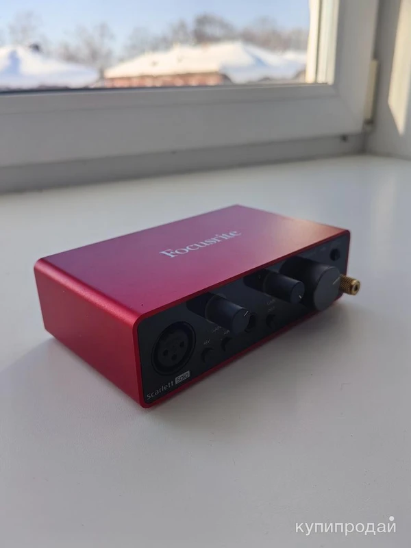 Фото Студийный микрофон и звуковая карта