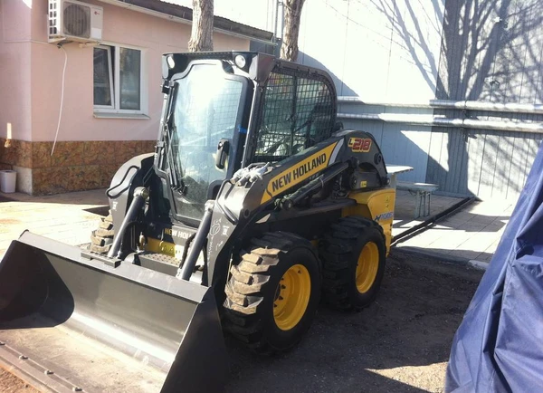 Фото Мини-погрузчик New Holland L218