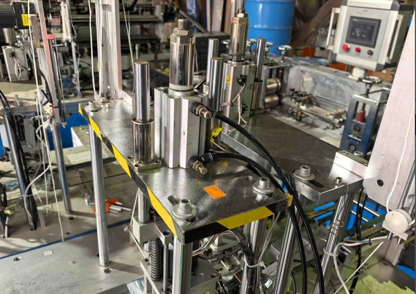 Фото Линия производства одноразовых масок 210 шт/мин