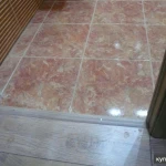 Фото №4 Плинтус, стыки, накладки, упоры для дверей.