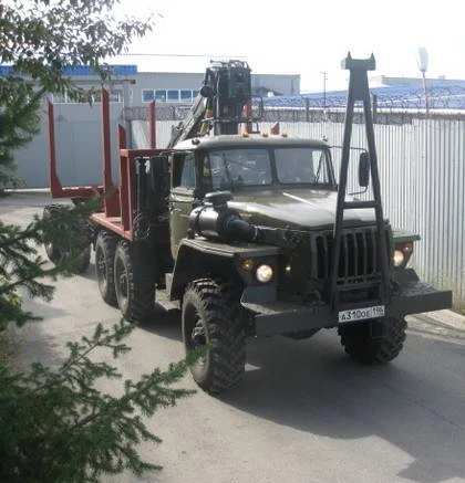 Фото А/м Урал Лесовозный автопоезд ДВС ЯМЗ238)