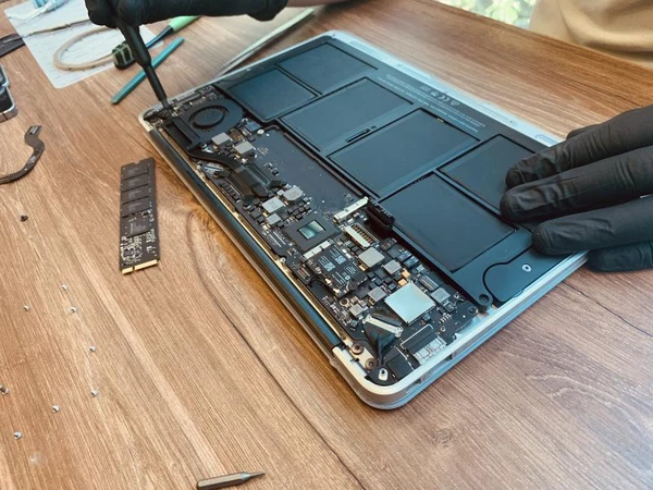 Фото  Ремонт техники Apple 