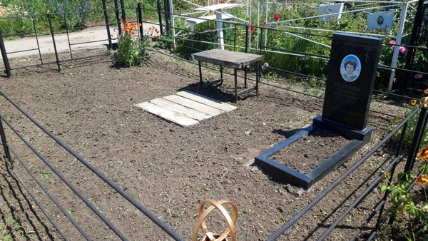 Фото Уборка кладбище