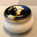 Фото №2 Шкатулка "Мэрилин Монро" из натурального камня Селенит