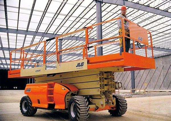 Фото Ножничный дизельный подъемник JLG 4394 RT в аренду