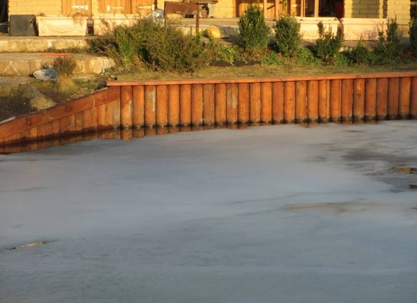 Фото Укрепление берегов прудов, водоемов, берегоукрепление.