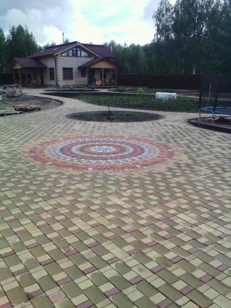 Фото Укладка тротуарной плитки. 