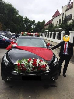 Фото Свадебное украшение на машину