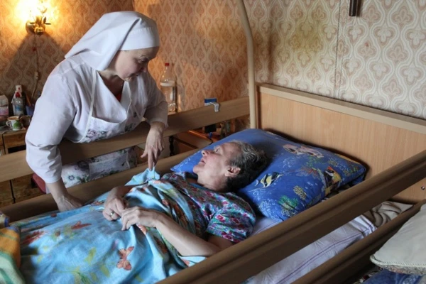 Фото Сиделка для пожилых женщин 