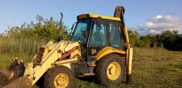 Фото Услуги экскаватора-погрузчика jcb