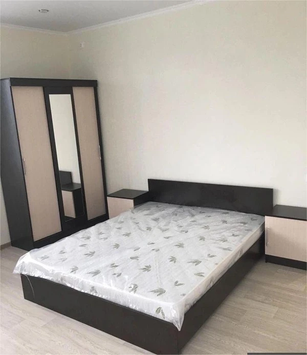 Фото Спальный гарнитур кровать с матрасом комфорт и шкаф-купе