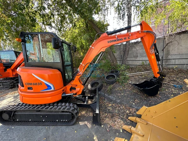 Фото Мини-экскаватор Lonking CDM6035 / 3.8 т / ковш 0.11 м³ / Kubota / новый 2025 / городские работы