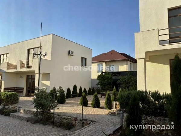 Фото Капитальный жилой коттедж 406 м2.