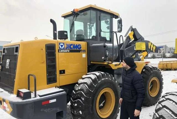 Фото Услуги фронтального погрузчика 4 куба