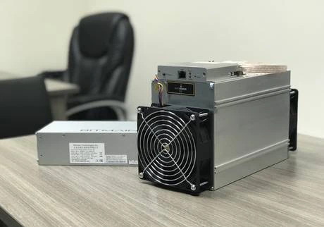 Фото Antminer D3