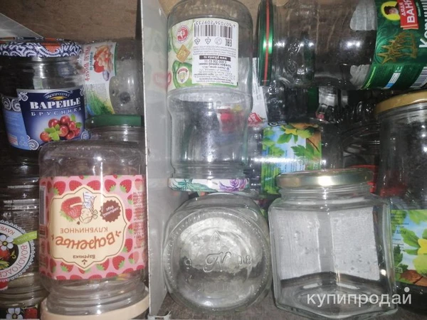 Фото Банки стеклянные с крышками чистые