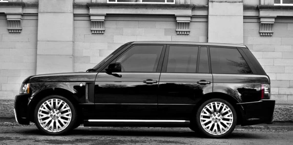 Фото  внедорожник range rover с водителем
