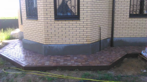Фото Укладка тратуарной плитки брусчатки камня 