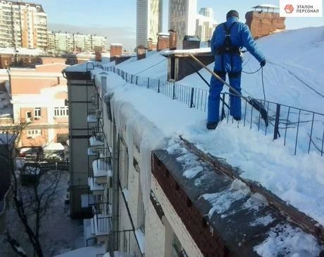 Фото Очистка крыш от снега и наледи