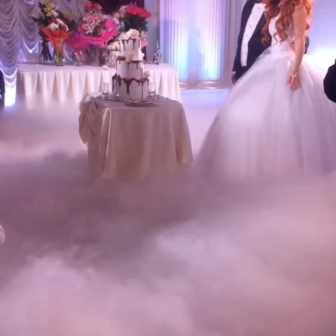 Фото Тяжелый дым на танец молодых