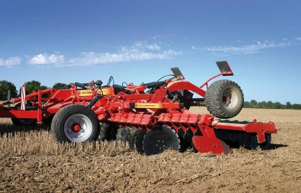 Фото Компактная прицепная дисковая борона Compactiller