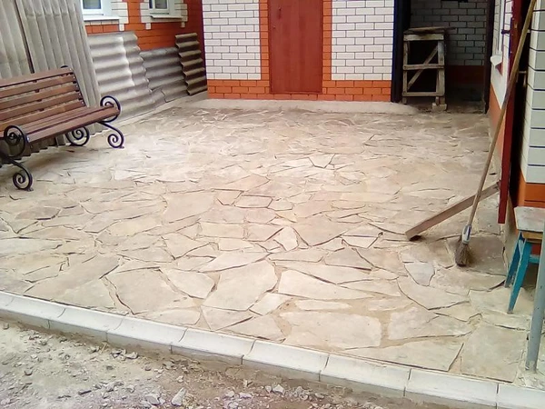 Фото ✔Укладка тротуарной плитки, брусчатки,ДИКОГО КАМНЯ,КЕРАМИЧЕСКОЙ ПЛИТКИ