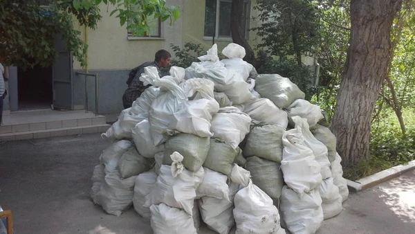 Фото Вывоз мусора и хлама утилизация старой мебели 