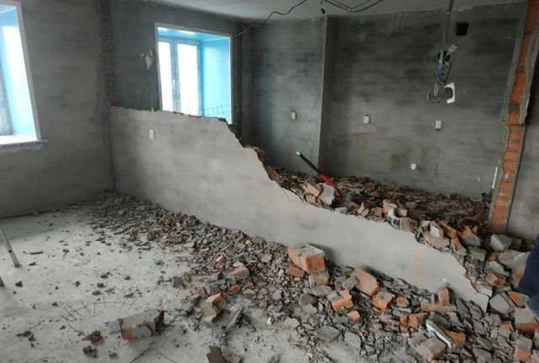 Фото Демонтаж-снос стен и перегородок с уборкой и вывоз
