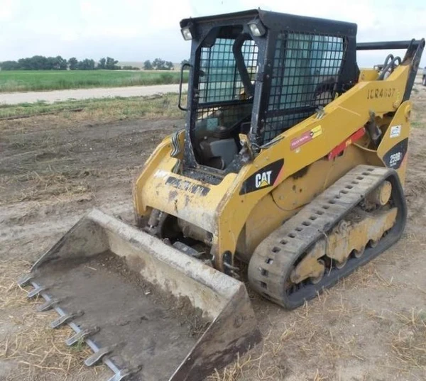 Фото Сдается в аренду мини-погрузчик Caterpillar 259В гусеничный
