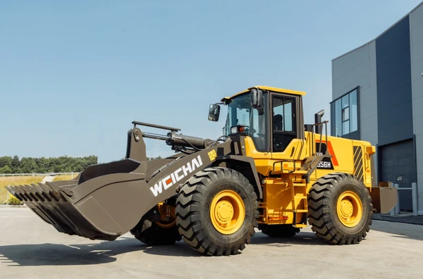 Фото Фронтальный погрузчик WEICHAI WL856H