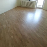 Фото №2 Укладка ламината, линолеума и монтаж плинтусов