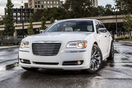 Фото Прокат авто на свадьбу Chrysler 300 Restyle 2013