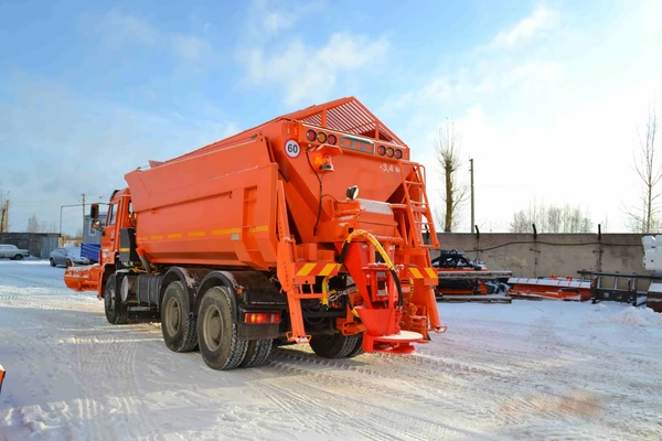 Фото КДМ-7881.01 на базе самосвала КамАЗ 6520 (Пескоразбрасывающее (сталь 09Г2С) + Скоростной отвал)