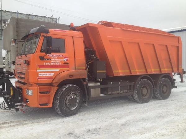 Фото Машина Комбинированная КДМ 7881010 на базе самосвала КамАЗ-6520 (Пескоразбрасывающее (сталь 09Г2С) + Передний отвал)