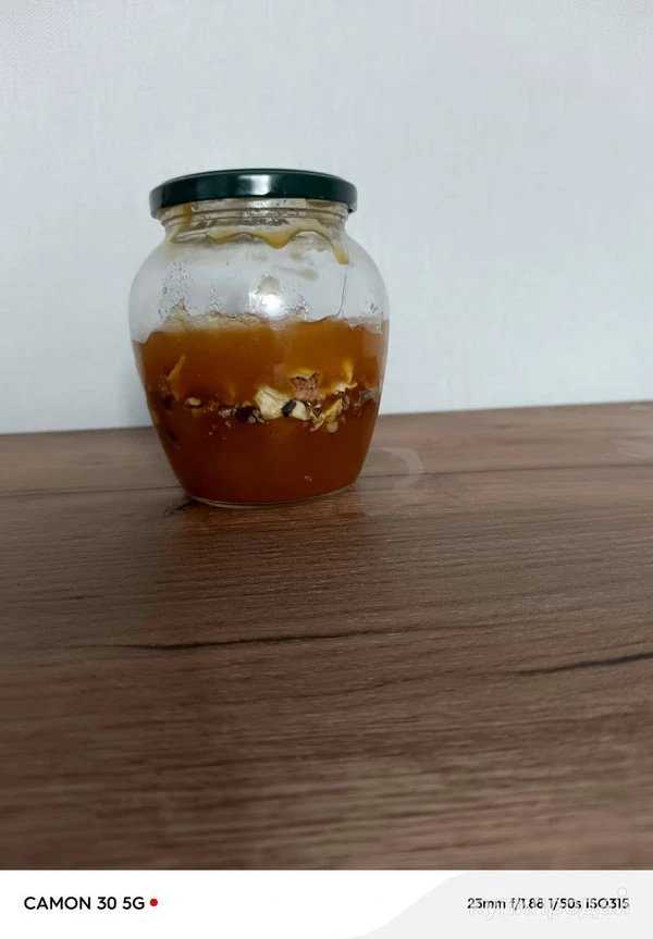 Фото Мед 950 г. домашний с орехами