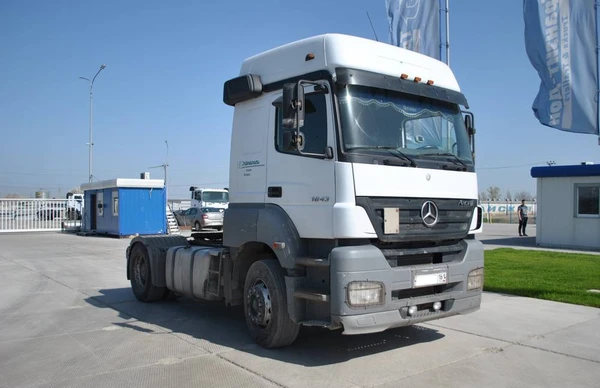 Фото Тягач Mercedes-Benz Axor