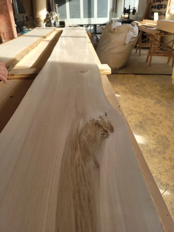 Фото Доска необрезная сухая липа