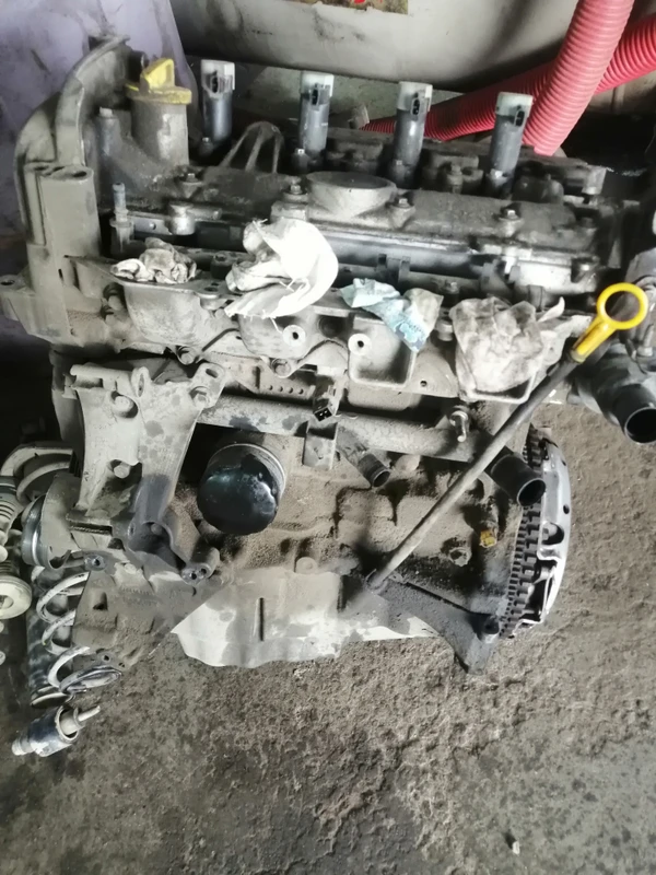 Фото двигатель K4MV838 рено флюенс