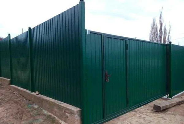 Фото Заборы из профнастила, откатные ворота, штакетник