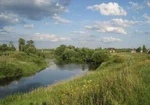 фото Земля в деревне. Участок на первой линии. Река, Храм рядом.