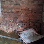 Бетонирование кирпичных стен старого подвала изнутри 