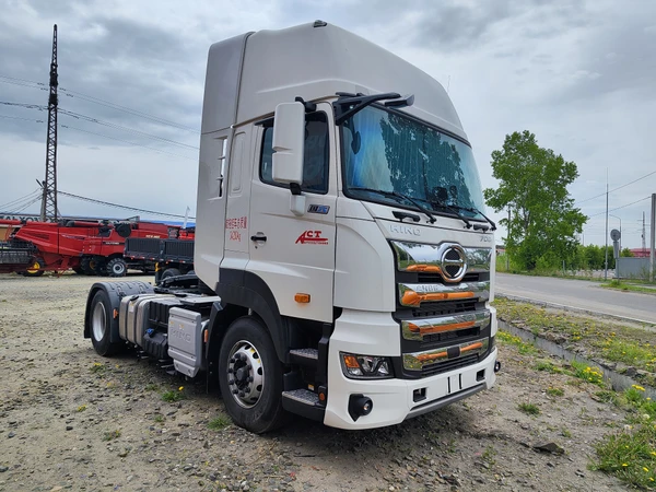 Фото Седельный тягач HINO YC4180SH1UG6 колесной формулы 4х2