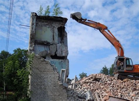 Фото Демонтаж построек по городу