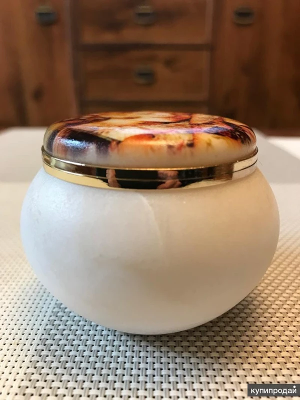 Фото Шкатулка "Девушка" из натурального камня Селенит