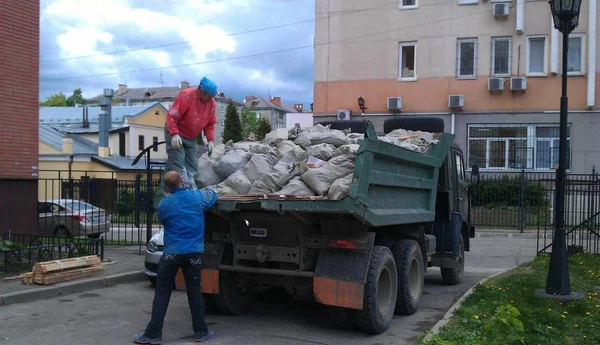 Фото Вывоз и уборка строительного мусора.