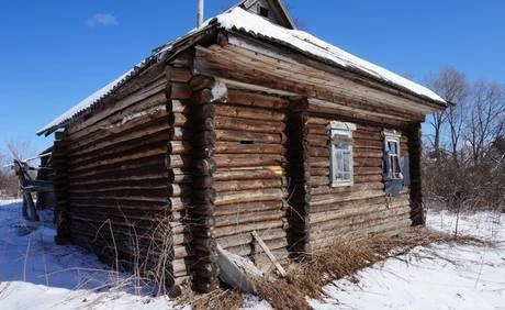 Фото Бревенчатый дом требующий капитального ремонта,