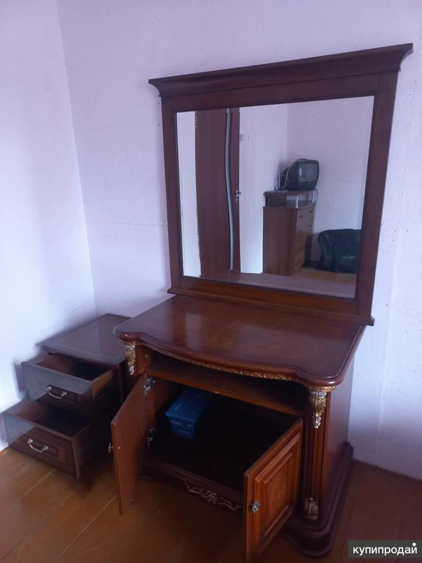 Фото Трельяж с тумбочкой