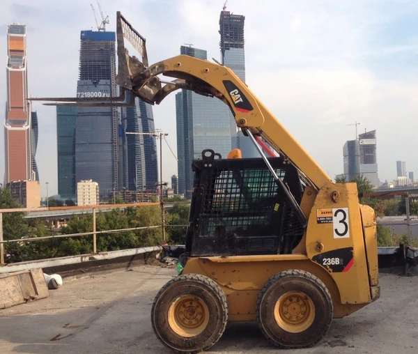 Фото Аренда минипогрузчика с вилами