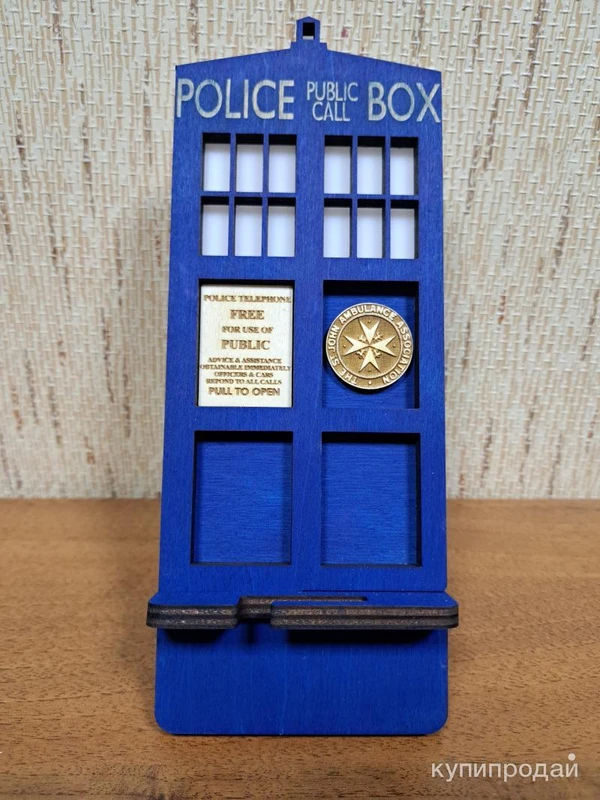 Фото Подставка для телефона деревянная Тардис