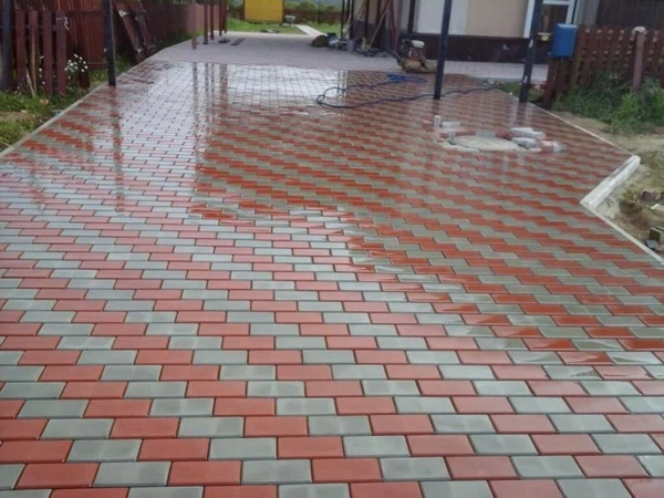 Фото Укладка тротуарной плитки